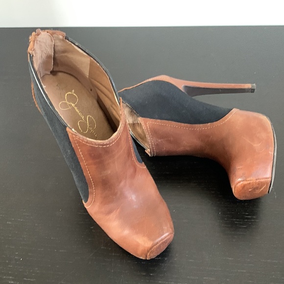 JESSICA SIMPSON distressed leather ankle bootie - Picture 16 of 16